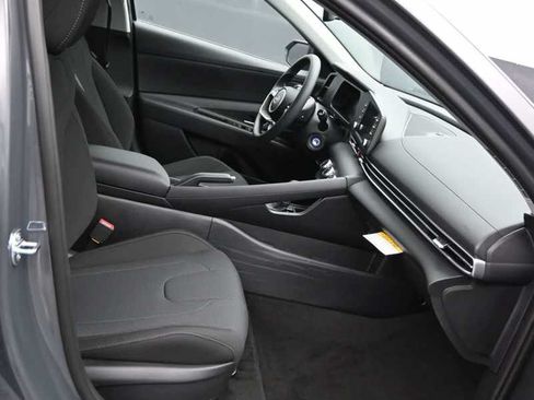 New 2026 Hyundai Elantra SE FWD image 11