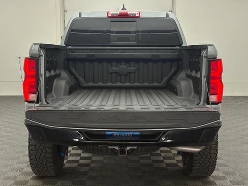 Used 2025 Chevrolet Colorado ZR2 w/ Technology Package AWD/4WD image 9