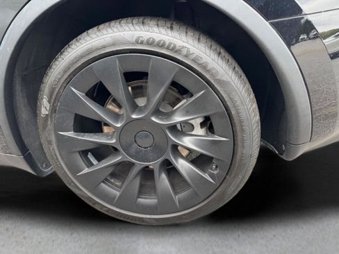 Used 2023 Tesla Model Y AWD image 6