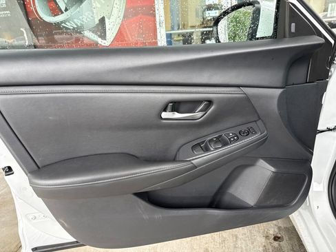 Used 2025 Nissan Sentra SV FWD image 15