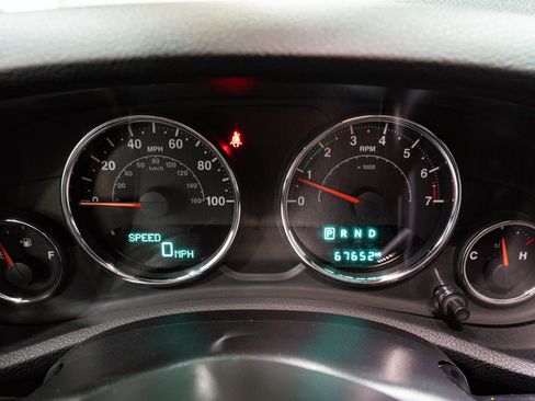 Used 2018 Jeep Wrangler Unlimited Sport S image 22