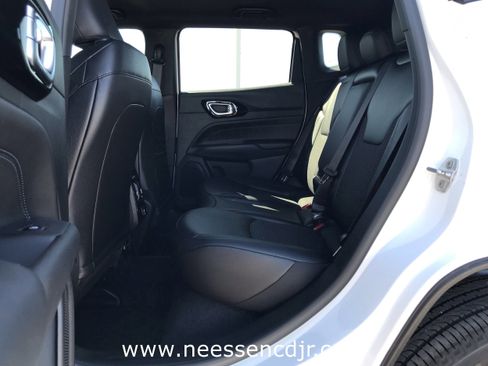 New 2026 Jeep Compass Latitude image 13