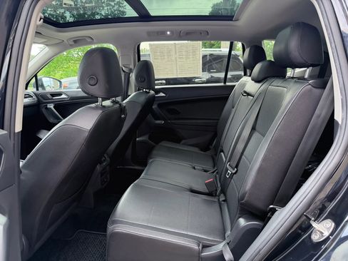 Used 2020 Volkswagen Tiguan SE w/ Panoramic Sunroof Package image 25