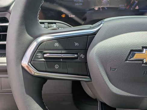 Used 2025 Chevrolet Traverse LT image 19