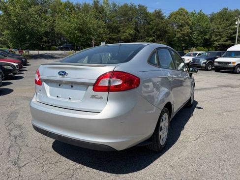 Used 2013 Ford Fiesta SE FWD image 5