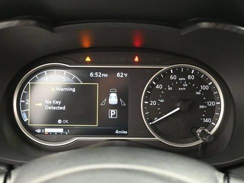 New 2025 Nissan Versa SR w/ Trunk Package FWD image 17