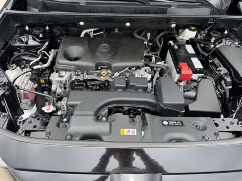 Used 2025 Toyota RAV4 XLE FWD image 32