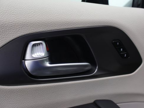 Used 2024 Chrysler Pacifica Touring-L FWD image 42