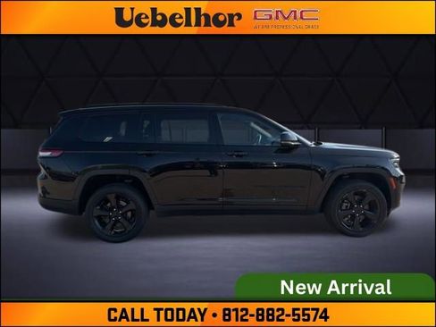 Used 2023 Jeep Grand Cherokee L Laredo image 3