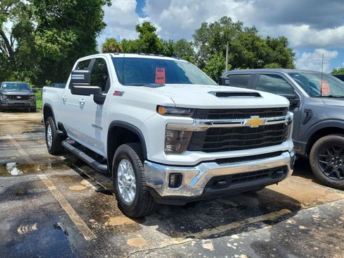 Used 2025 Chevrolet Silverado 2500 LT w/ Leather Package AWD/4WD image 6