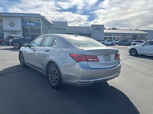 Used 2018 Acura TLX FWD image 5