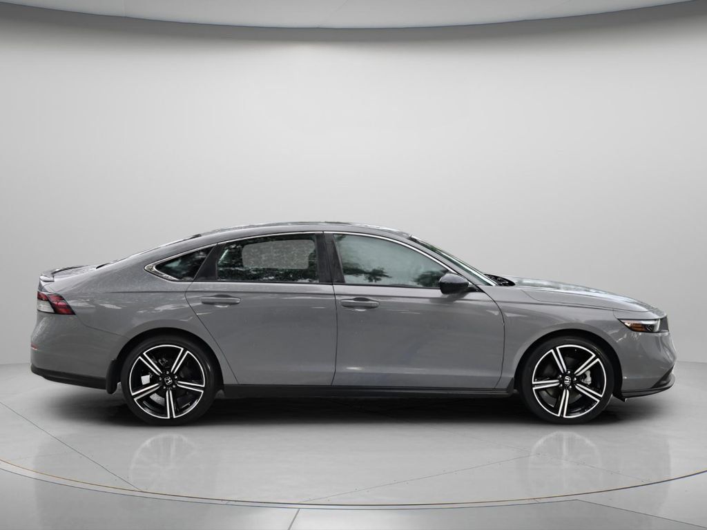Used 2024 Honda Accord Sport image 3