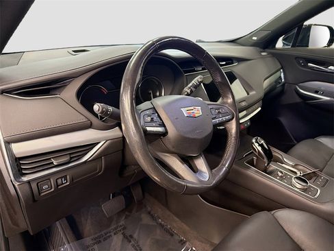 Used 2020 Cadillac XT4 Premium Luxury w/ Cold Weather Package image 9