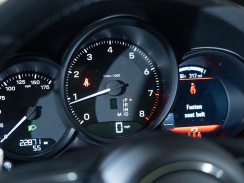 Certified 2024 Porsche Macan AWD/4WD image 19