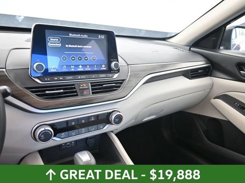 Used 2025 Nissan Altima 2.5 SV FWD image 21