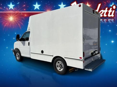 New 2026 GMC Savana 3500 w/ Driver Convenience Package image 7