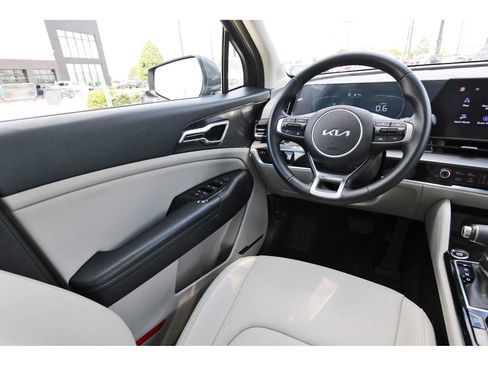 Used 2023 Kia Sportage EX image 5