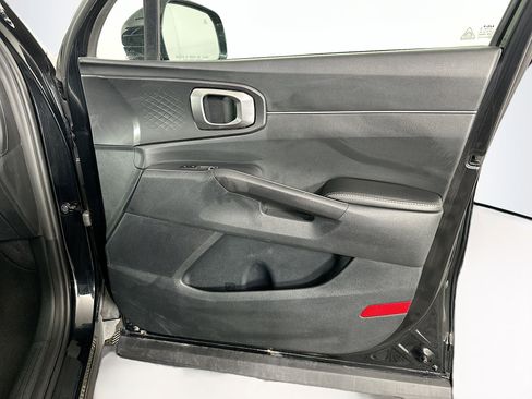 Used 2024 Kia Sorento S image 32