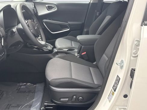 Used 2025 Kia Soul S FWD image 11