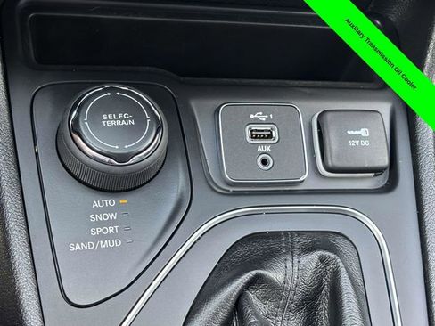 Used 2021 Jeep Cherokee Latitude Lux image 22