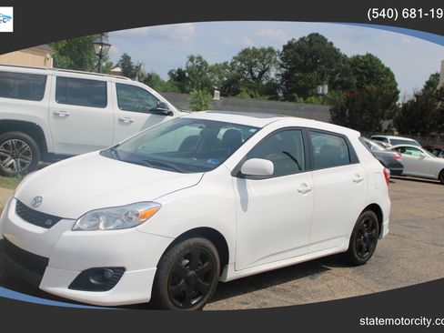 Used 2009 Toyota Matrix S FWD image 1