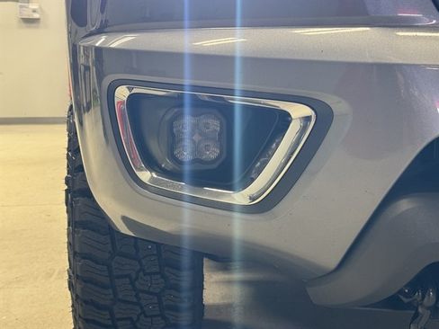 Used 2019 Chevrolet Colorado Z71 AWD/4WD image 3