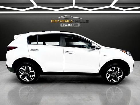 Used 2022 Kia Sportage EX AWD/4WD image 6