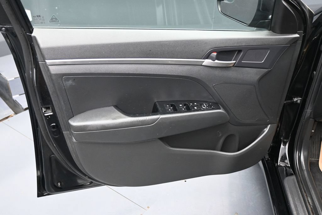 Used 2020 Hyundai Elantra SE w/ Cargo Package (C1) FWD image 10