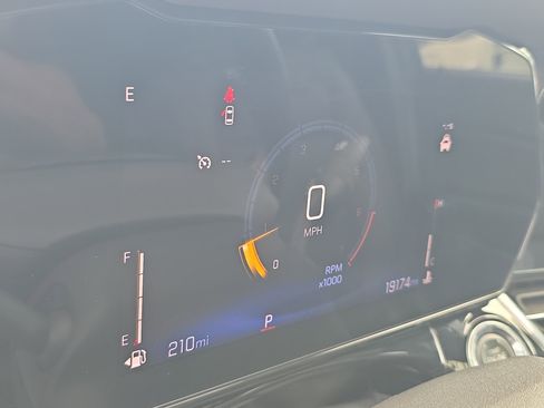 Used 2025 Chevrolet Trax RS w/ Sunroof Package FWD image 20