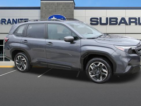 Used 2025 Subaru Forester Premium AWD/4WD image 13