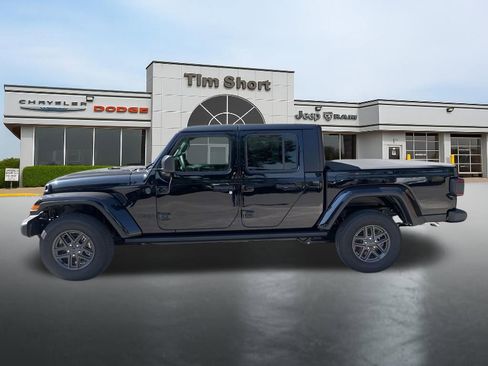 Used 2024 Jeep Gladiator Sport AWD/4WD image 2