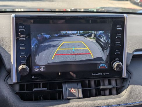 Used 2022 Toyota RAV4 SE image 28