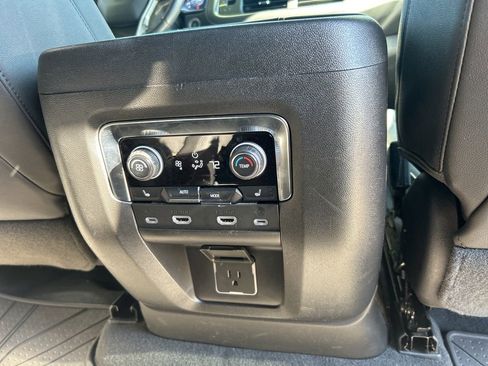Used 2023 Chevrolet Suburban Premier w/ Advanced Technology Package image 19
