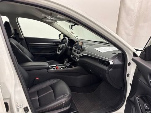 Used 2024 Nissan Altima 2.5 SR FWD image 15