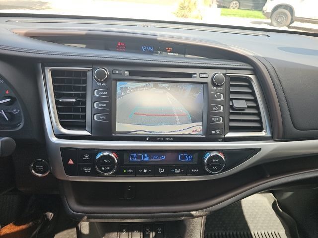 Used 2018 Toyota Highlander XLE AWD/4WD image 15