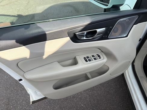 Used 2018 Volvo XC60 T8 Inscription w/ Luxury Seat Package image 35