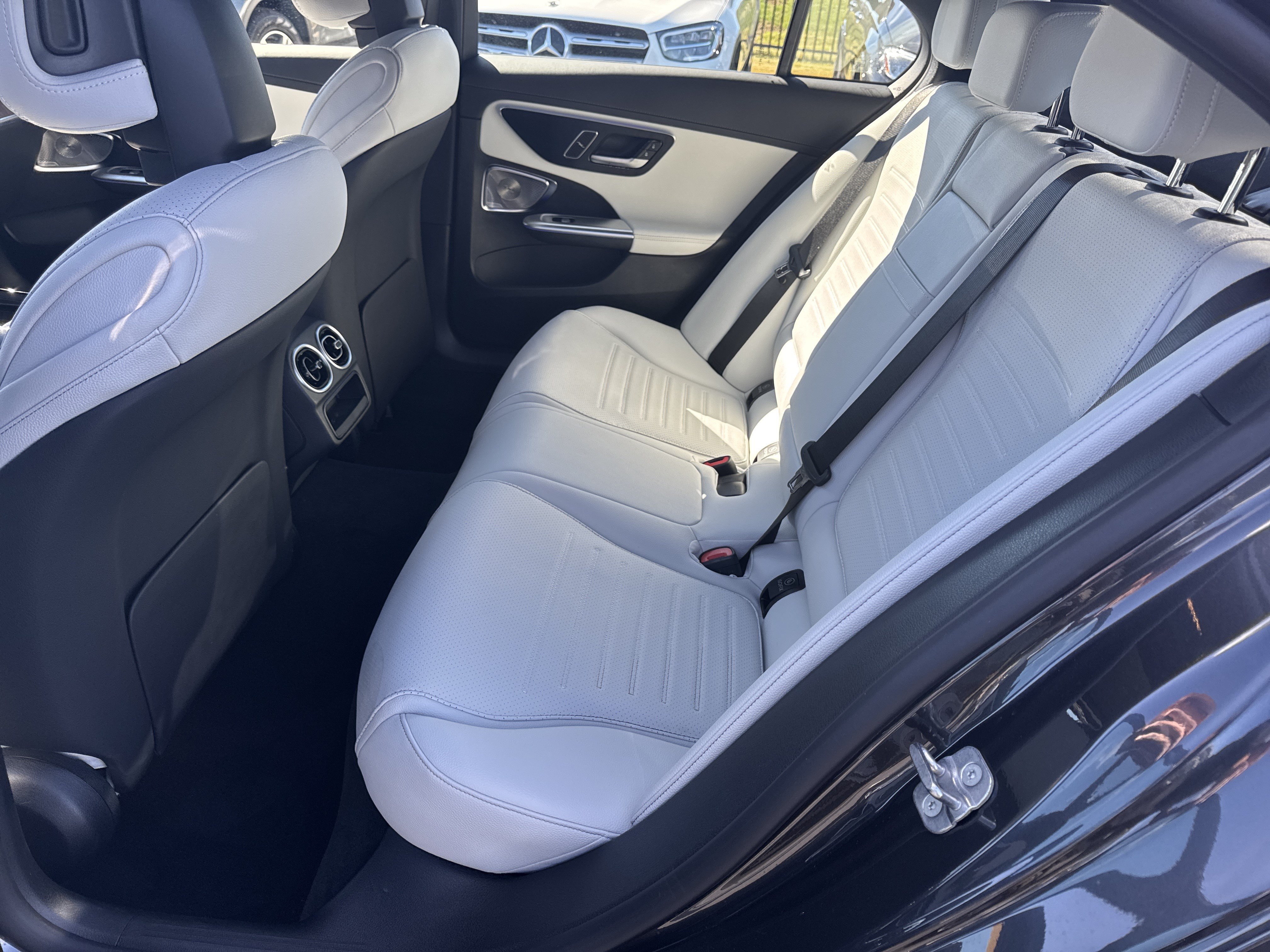 Used 2025 Mercedes-Benz C 300 Sedan image 32