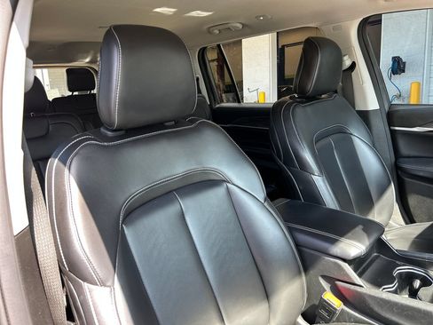 Used 2023 Jeep Grand Cherokee L Limited RWD image 15