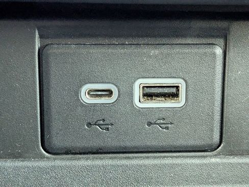 Used 2022 GMC Yukon SLT w/ SLT Luxury Package image 28