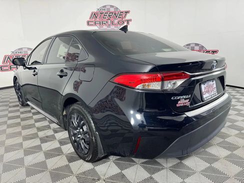 Used 2025 Toyota Corolla LE FWD image 24
