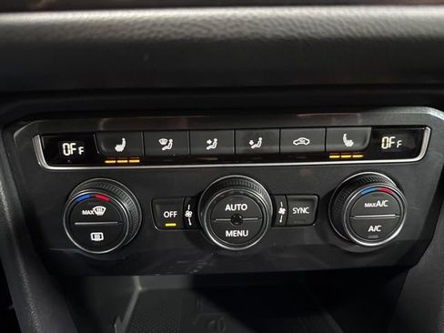 Used 2020 Volkswagen Tiguan SE image 4