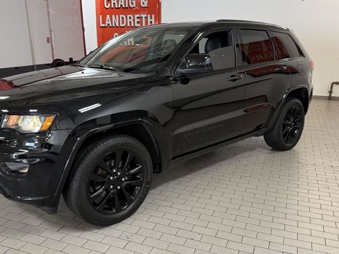 Used 2018 Jeep Grand Cherokee Altitude AWD/4WD image 2