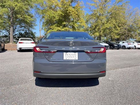 Used 2025 Toyota Camry LE image 5