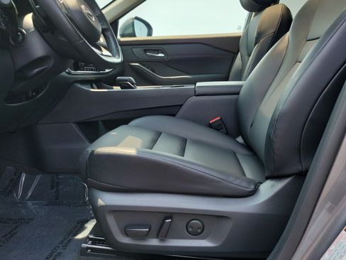 Used 2023 Nissan Rogue SV w/ SV Premium B Package AWD/4WD image 16