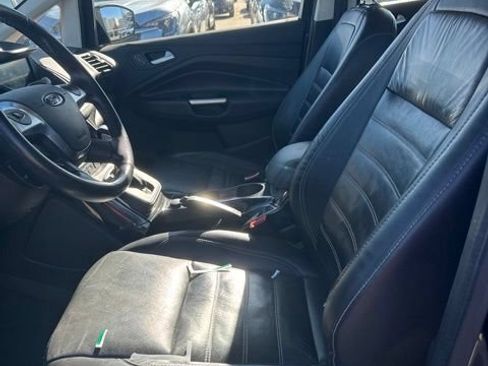 Used 2017 Ford C-MAX Energi Titanium FWD image 11