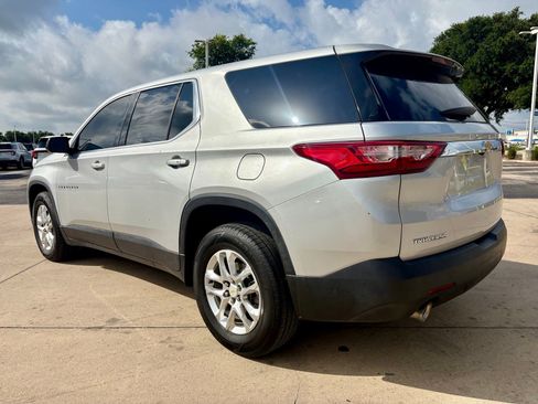 Used 2019 Chevrolet Traverse LS FWD image 5
