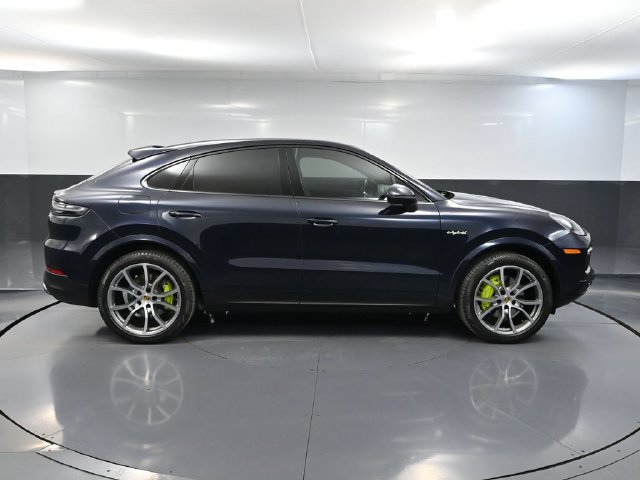 Used 2022 Porsche Cayenne E-Hybrid Coupe AWD/4WD image 2