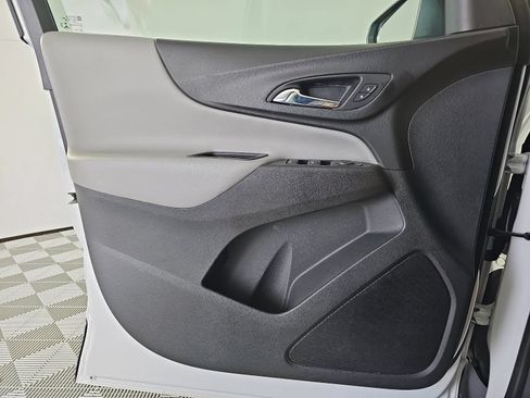 Used 2021 Chevrolet Equinox LS FWD image 25