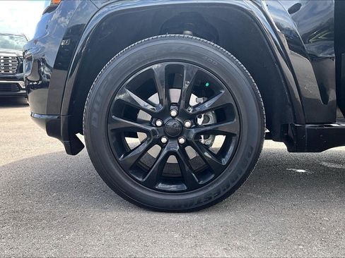 Used 2020 Jeep Grand Cherokee Altitude image 8