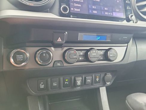 Used 2021 Toyota Tacoma TRD Off-Road w/ Technology Package AWD/4WD image 24